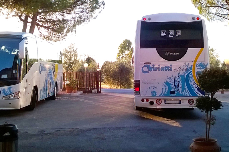 Ampio parcheggio adatto anche per gli autobus - Parcheggio autobus Hotel Torricella